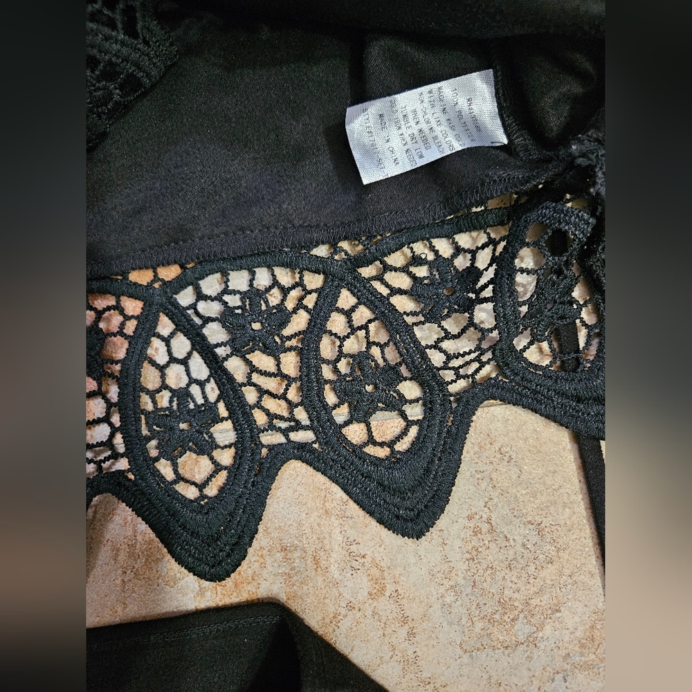 Elegant Black Lace Trim Skirt Set - Picture 5 of 7